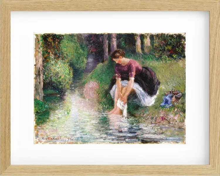 Camille Pissarro - Frau wäscht ihre Füße in einem Bach 1894 | Giclée Kunstdruck gerahmt