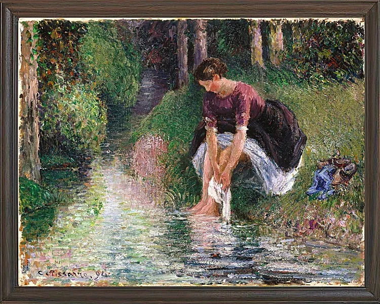 Camille Pissarro - Frau wäscht ihre Füße in einem Bach 1894 | Giclée Kunstdruck gerahmt