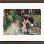 Camille Pissarro - Frau wäscht ihre Füße in einem Bach 1894 | Giclée Kunstdruck gerahmt
