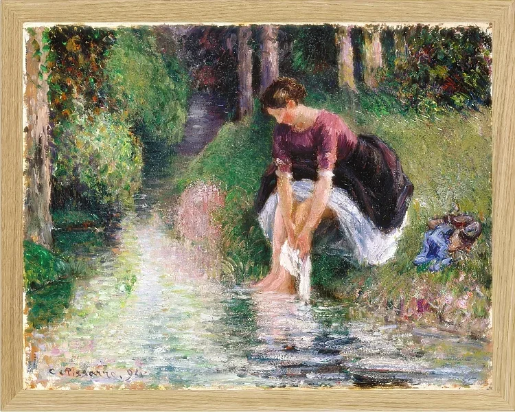 Camille Pissarro - Frau wäscht ihre Füße in einem Bach 1894 | Giclée Kunstdruck gerahmt