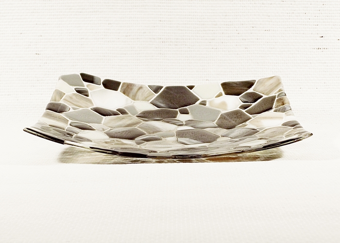Glasskål buet firkantet, med groft mosaikindlæg