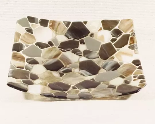 Glasschale gebogen eckig, mit groben Mosaikeinlagen