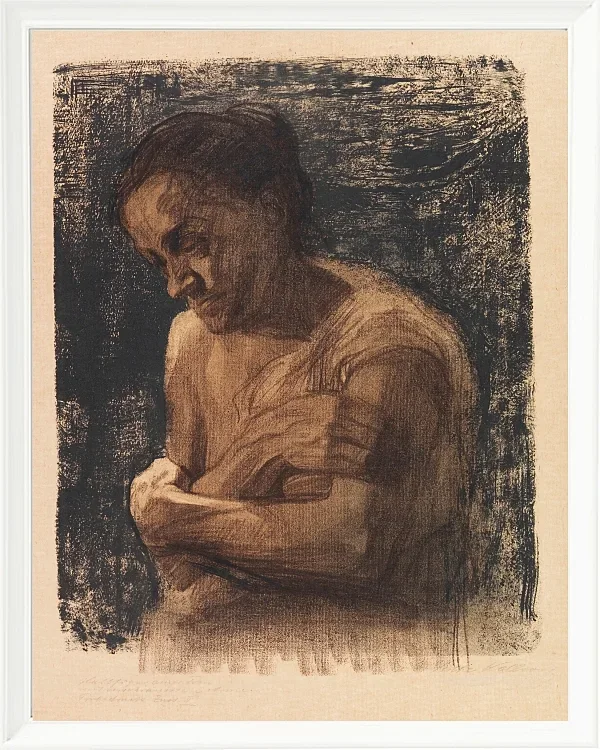Käthe Kollwitz – Halbfigur einer Frau mit verschränkten Armen 1905 | Giclée Kunstdruck gerahmt