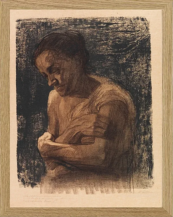 Käthe Kollwitz – Halbfigur einer Frau mit verschränkten Armen 1905 | Giclée Kunstdruck gerahmt