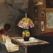 Laurits Andersen Ring – Die Frau des Künstlers Sigrid näht bei Lampenlicht 1898 | Giclée Kunstdruck gerahmt