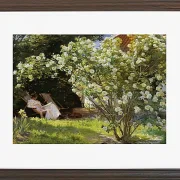 Marie Krøyer sitzt im Liegestuhl im Garten – 1893