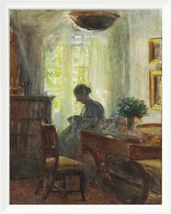 Michael Ancher - Frau Anna Ancher beim Nähen 1915 | Giclée Kunstdruck gerahmt