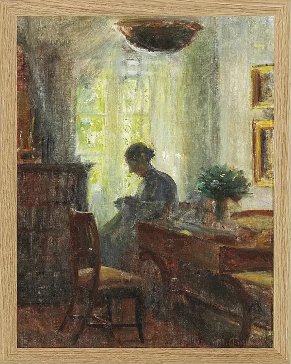 Michael Ancher - Frau Anna Ancher beim Nähen 1915 | Giclée Kunstdruck gerahmt